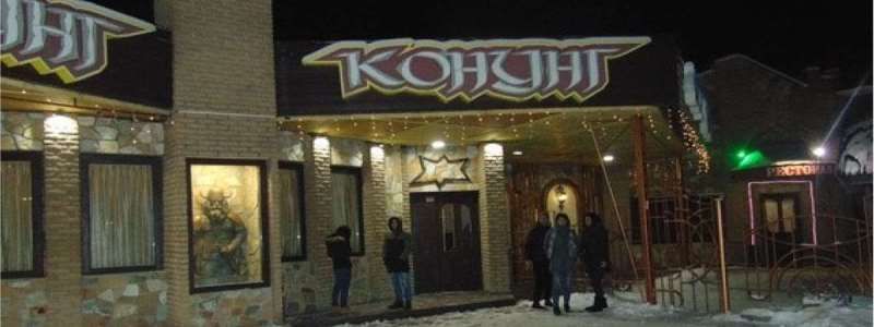 Острая дружба: в Киеве парень бритвой вспорол горло знакомому