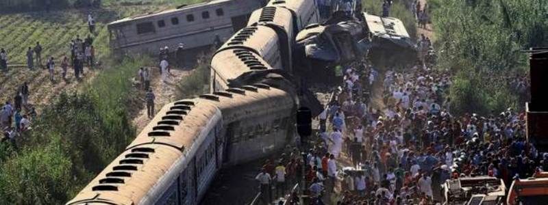 Столкновение поездов, смерть звезды легендарного сериала и снежный апокалипсис: Топ новостей дня