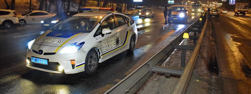 В Киеве сбили двух мужчин, одновременно перебегавших дорогу с разных сторон