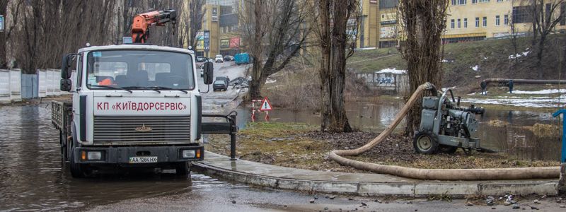 Как выглядит "озеро" на Фанерной в Киеве