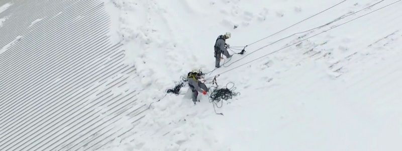 Появилось видео, как с саркофага над ЧАЭС снимают бездомного пса
