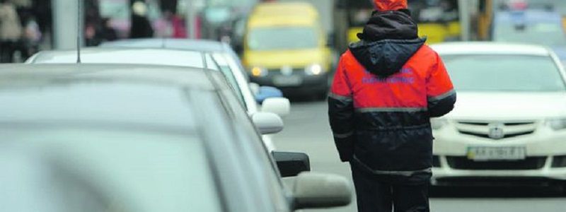 Куда жаловаться, если требуют деньги за парковку в Киеве