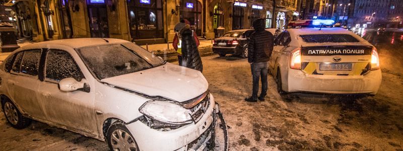 На Крещатике не поделили дорогу Kia и Renault