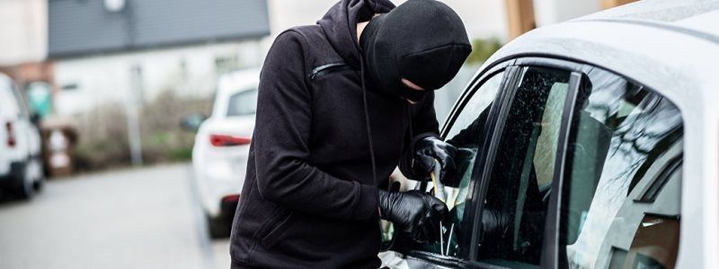 В Киеве на Голосеево у девушки угнали новое авто