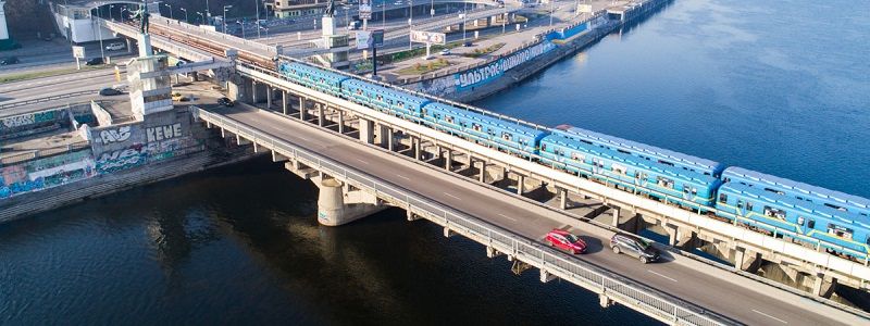 В Киеве временно ограничат движение по трем мостам
