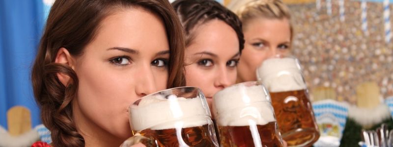 Украину назвали страной дешевой выпивки и самых прекрасных женщин