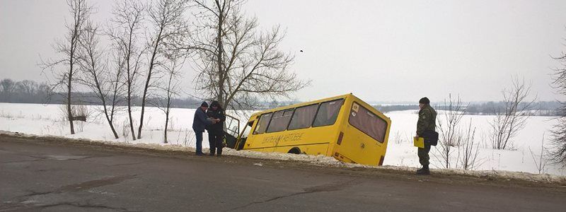 Видео после пожара в "Зимней вишне", самоубийство дельфинов и ДТП со школьным автобусом: ТОП новостей дня