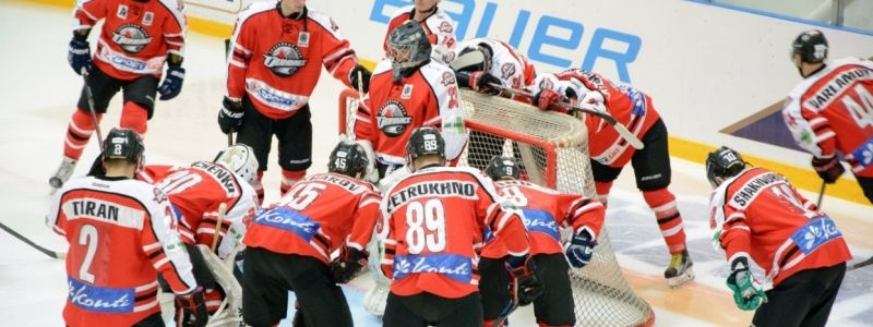 Пожар в автобусе с журналистами, арест украинца в России и изменения настроек Facebook: ТОП новостей дня