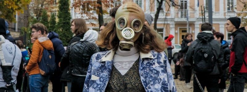 В Киеве несанкционированный Парад дураков парализовал движение транспорта