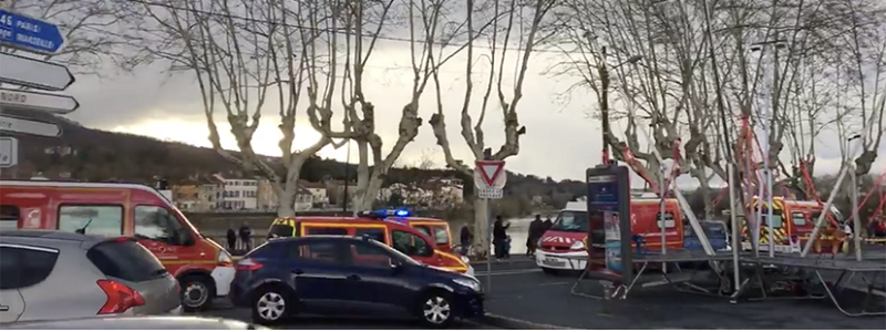 Автокатастрофа в Бангладеш, оборвавшиеся карусели и отставка губернатора Кемеровской области: ТОП новостей дня