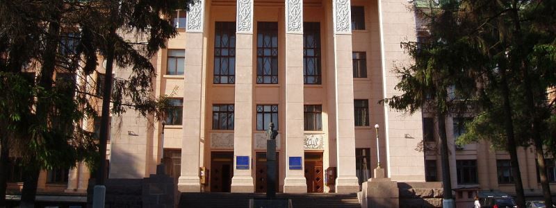 Скандал в вузе Киева из-за суицида студентки: ректора Амосову уволили