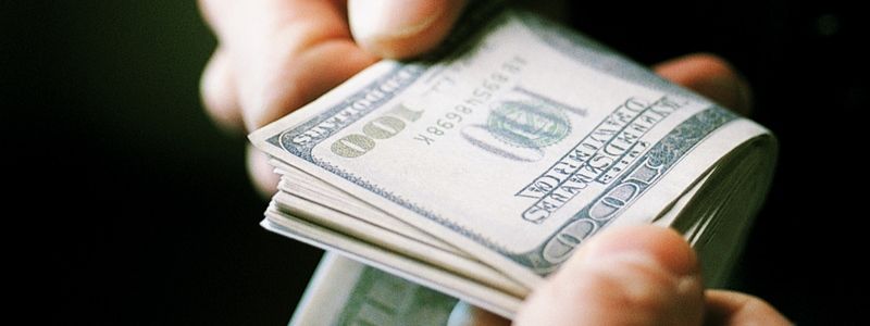 В Киеве СБУ поймала на взятке главного инспектора налоговой службы