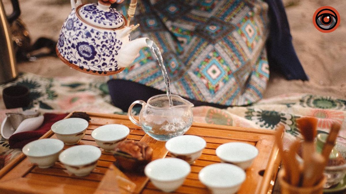 У Києві на шести культових локаціях проведуть вуличні чайні церемонії : де і коли