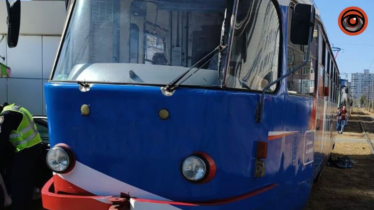 У Києві на Троєщині трамвай переїхав жінку