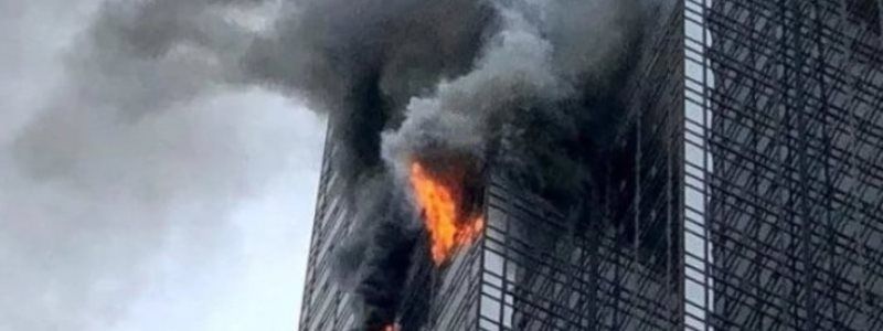 Смертельное ДТП с поездом, опасные наводнения в Украине и пожар в башне Трампа: ТОП новостей дня