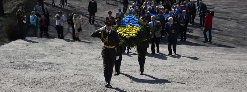 В Киеве в Бабьем Яру почтили память узников нацистских концлагерей
