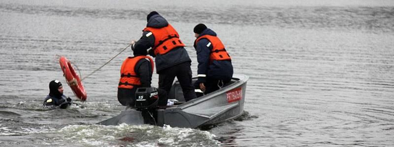 В Киеве из Днепра выловили тело женщины