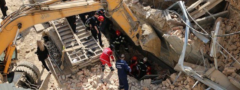 Падение дома в Виннице, признание Цукерберга и роковая ошибка истребителя: ТОП новостей дня