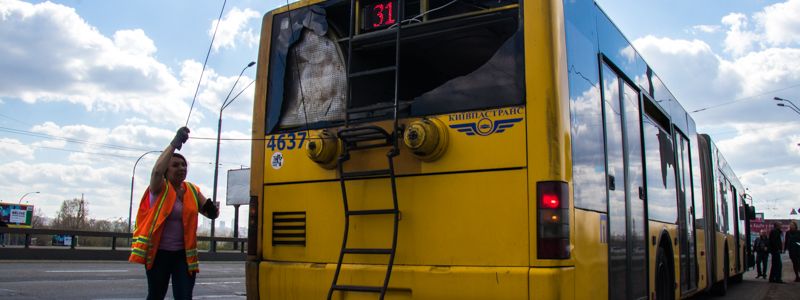 На Северном мосту автобус "догнал" троллейбус