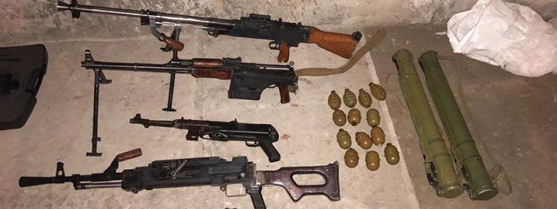 Автомат за 2500 евро: в Киеве задержали группировку, которая поставляла из-за границы оружие для черного рынка