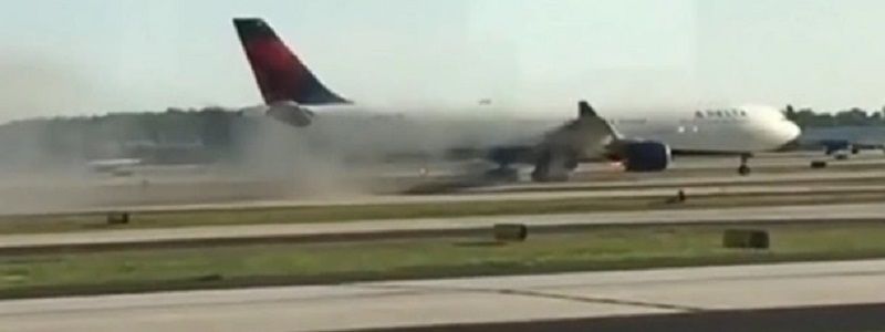 Горящий в воздухе самолет, дебют Oxxxymiron в кино и новый лидер Кубы: ТОП новостей дня