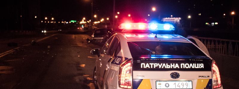 В Киеве на Братиславской в лобовую столкнулись Mitsubishi и Nissan