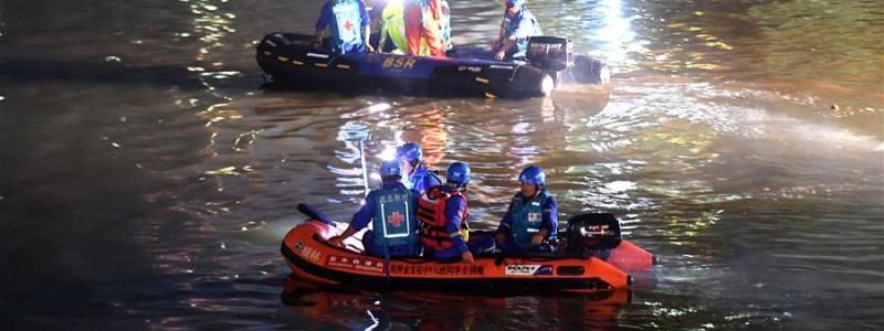 Смертельное столкновение лодок, теракт на избирательном участке и секреты похудения от Насти Каменских: ТОП новостей дня