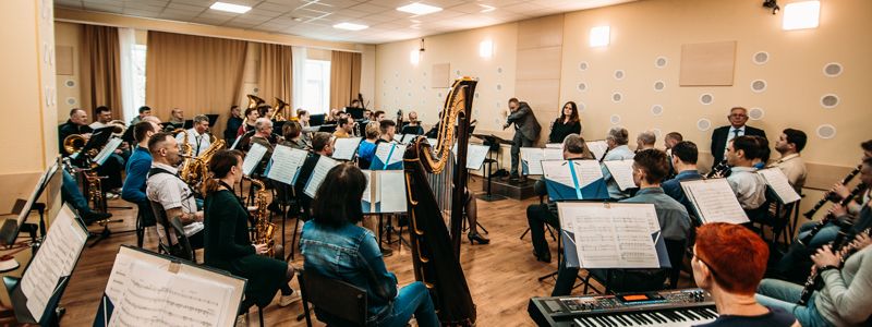 Капитан из США приедет сыграть концерт в Киеве: "Король Лир" и "Вестсайдская история" зазвучат по-новому