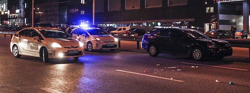 В Киеве на проспекте Победы Mitsubishi сбил нарушителя