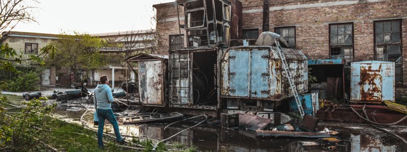 В промзоне Киева загорелись стройматериалы