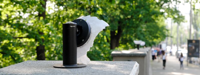 В Киеве вандалы разгромили ряд фонарей на бульваре Шевченко