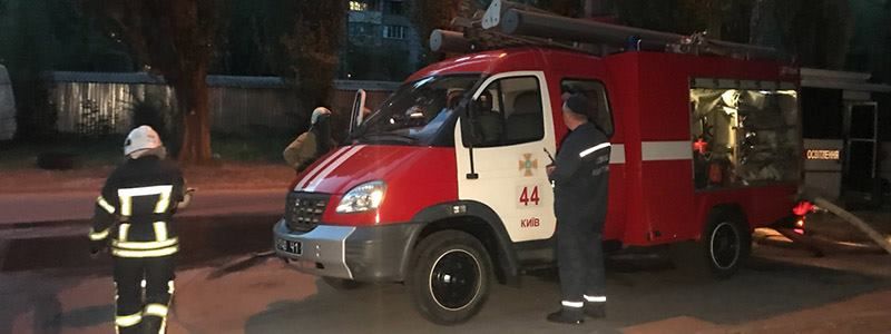В Киеве на Семьи Сосниных горела обувная фабрика