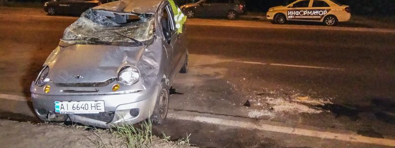 На Броварском проспекте перевернулся Daewoo: есть пострадавшие