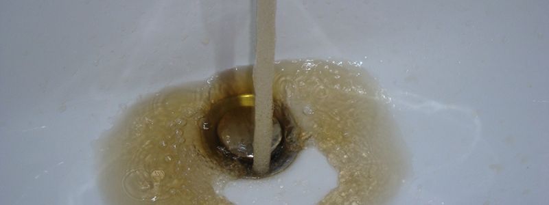 В трех районах Киева из кранов потечет грязная вода: ищи свой адрес