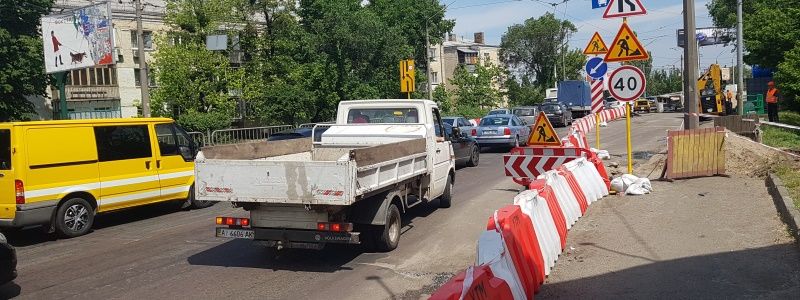 В Киеве автомобилисты простояли в десятикилометровой пробке