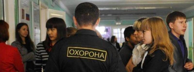 На территорию школ и детсадов Киева ограничили доступ