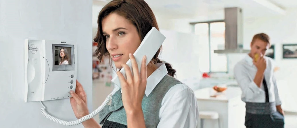 Невидимый охранник и дворецкий: выбираем домофон