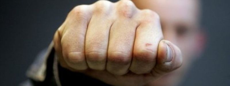 В Киеве украинские футбольные фанаты устроили драку с иностранцами: подробности