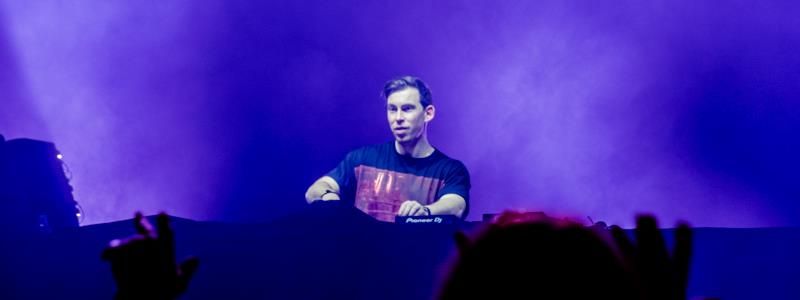 Тысячи людей вышли на Крещатик, чтобы потанцевать под сеты DJ Hardwell