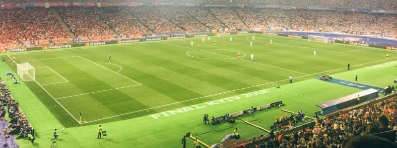 Во время финала ЛЧ в Киеве выбежал болельщик: за это он мог получить 500 долларов