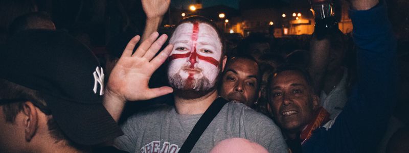 Давка, проломленная крыша и кучи мусора: как прошла трансляция финала Лиги чемпионов на Контрактовой