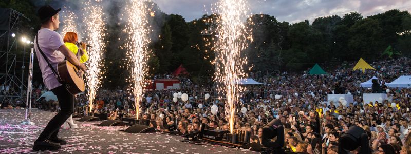 300 невест, MONATIK и Полякова зажгли на Певческом поле: как прошла "Большая свадьба" в Киеве