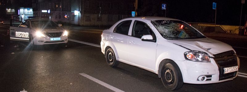 В Киеве возле Индустриального моста Chevrolet сбил нарушителя: пострадавший в критическом состоянии