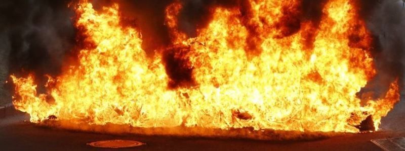 Под Киевом из-за забывчивого водителя взорвалась заправка: появилось видео инцидента