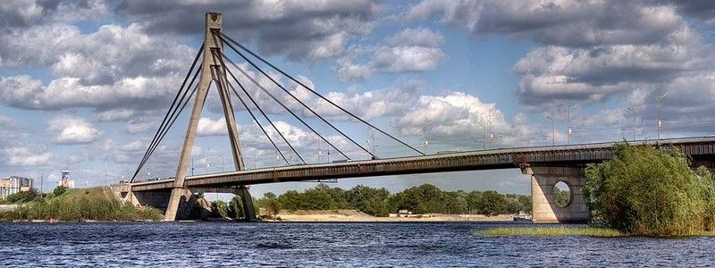 В Киеве ограничат движение по Северному мосту