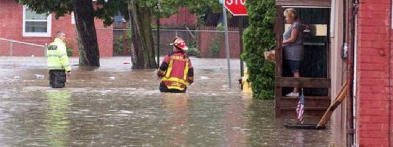 Мощное наводнение с погибшими, "ничей" Крым и пополнение в семье принца Гарри: ТОП новостей дня