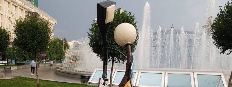 В центре Киева повредили самую милую скульптуру