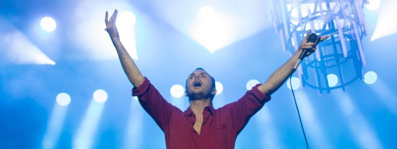 Мокрые и счастливые: второй день BELIVE с Hurts и Everything Everything прошел под дождем