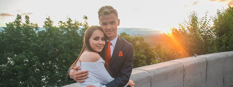 Нарядные, счастливые и не очень трезвые: как в Киеве выпускники встретили рассвет