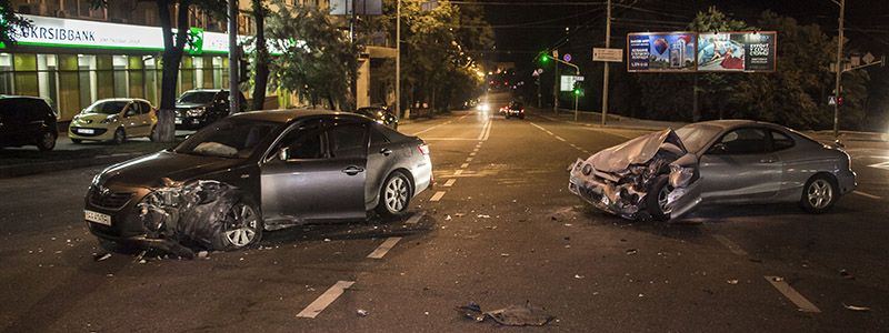 В Киеве на Леси Украинки дорогу не поделили Hyundai и Toyota